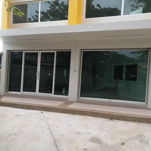 ติดตั้งประตูอลูมิเนียม พระยาสุเรน ติดตั้งประตูอลูมิเนียม พระยาสุเรน